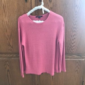 pink pullover sweater.